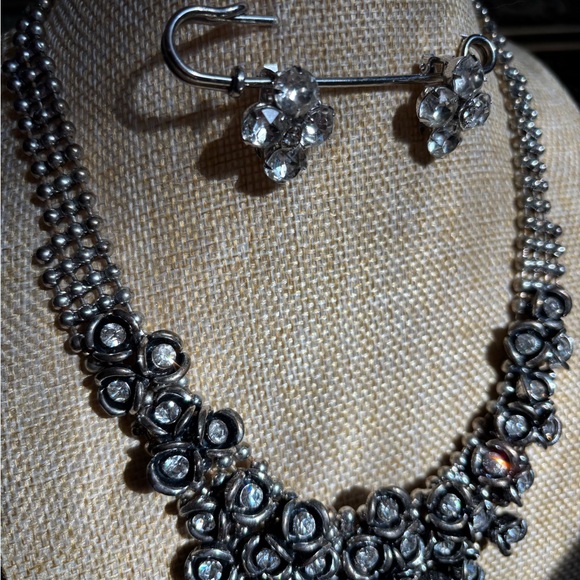 Elegant Silver and Rhinestones Floral Necklace and Earring Set! - Picture 6 of 6